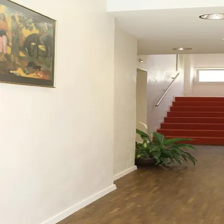 阿尔贝其普拉金斯酒店 3* 普朗然