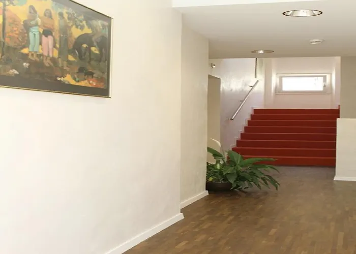 阿尔贝其普拉金斯酒店 3* 普朗然