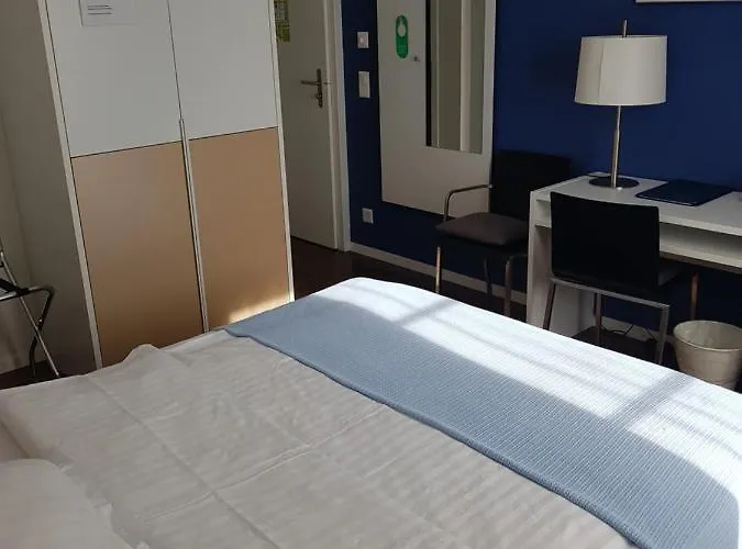 阿尔贝其普拉金斯酒店 3*